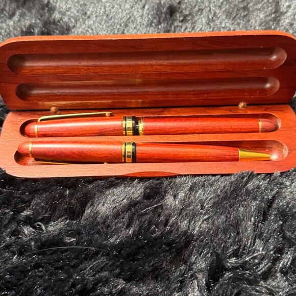 Luxury Red Wood Ballpoint Pen Set With Matching Wooden Case - Picture 1 of 6